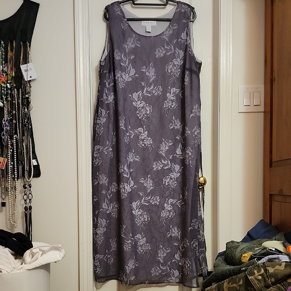 Elegant Floral Gray Dress